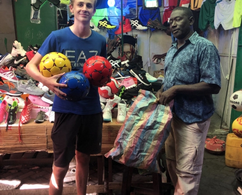 2019: Inkoop voetballen voor lokale school Senegal 2019: Inkoop voetballen voor lokale school Senegal